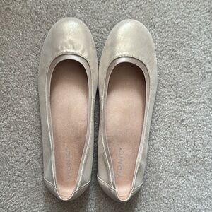 New!  Vionic Anita Gold flat.